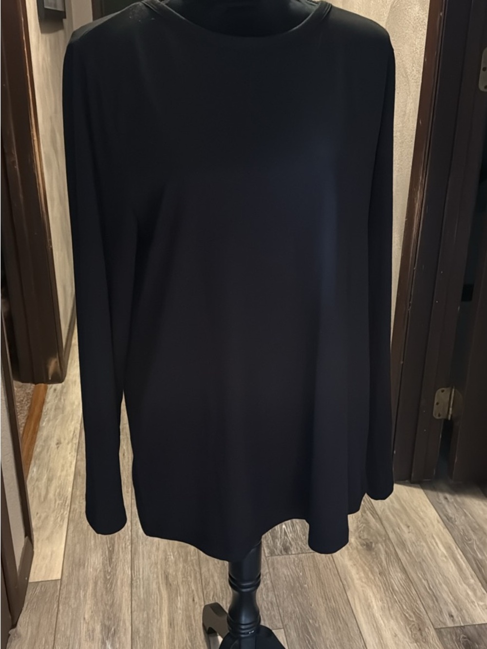 Classic Black Long-Sleeve Women's Top - Versatile Wardrobe Staple